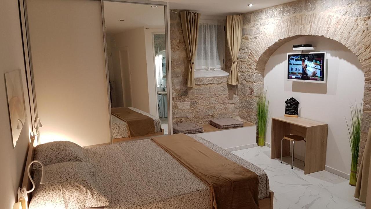 Ferienwohnung Tales Of Split - 100 Meters From The Seafront Exterior foto
