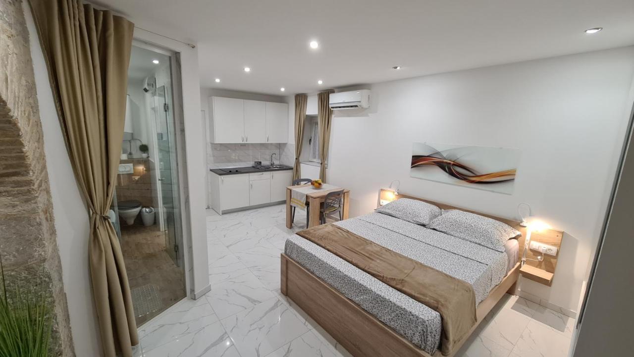 Ferienwohnung Tales Of Split - 100 Meters From The Seafront Exterior foto